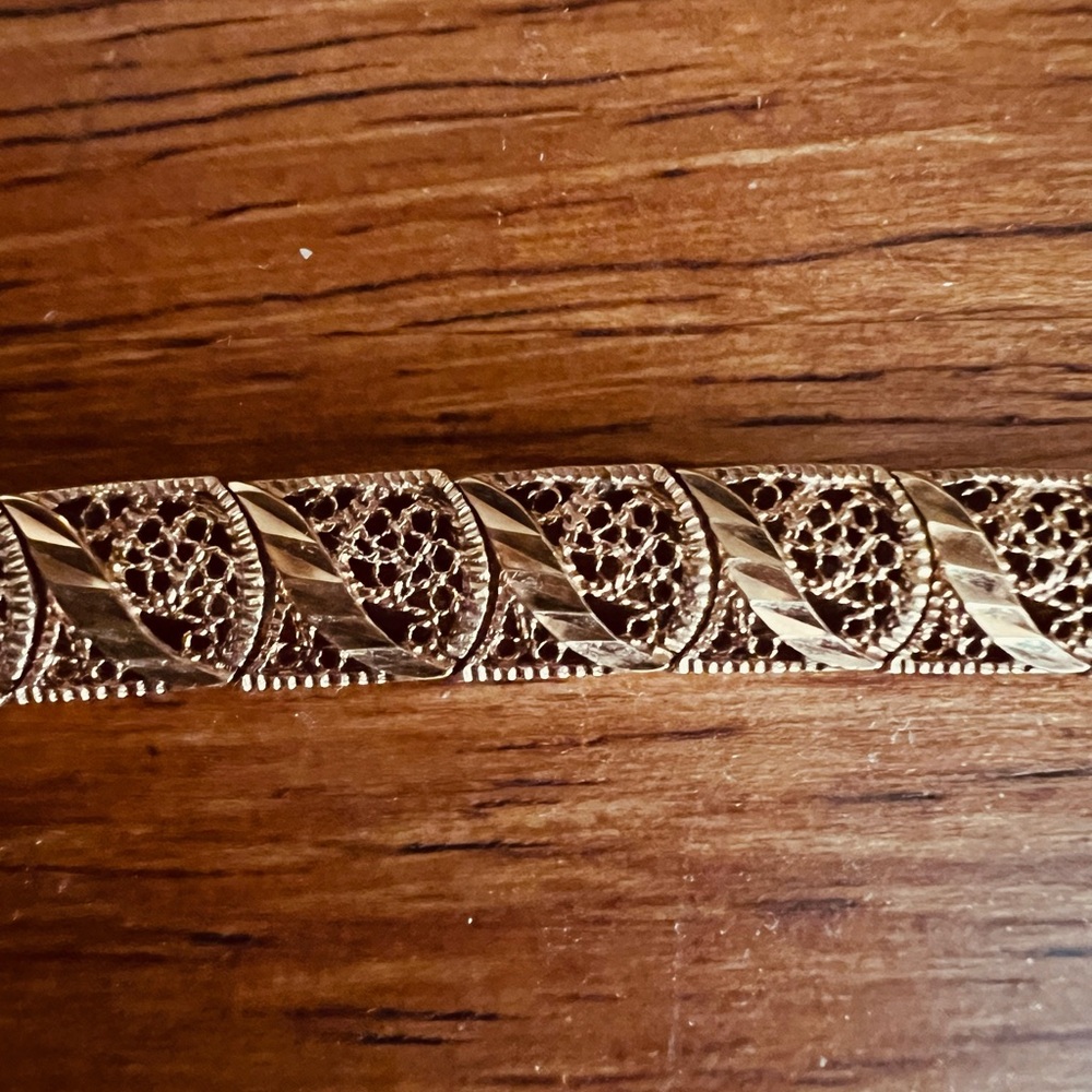 18k Gold Filigree and Diamond Cut Panel Bracelet